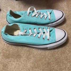 Converse size 7 never worn